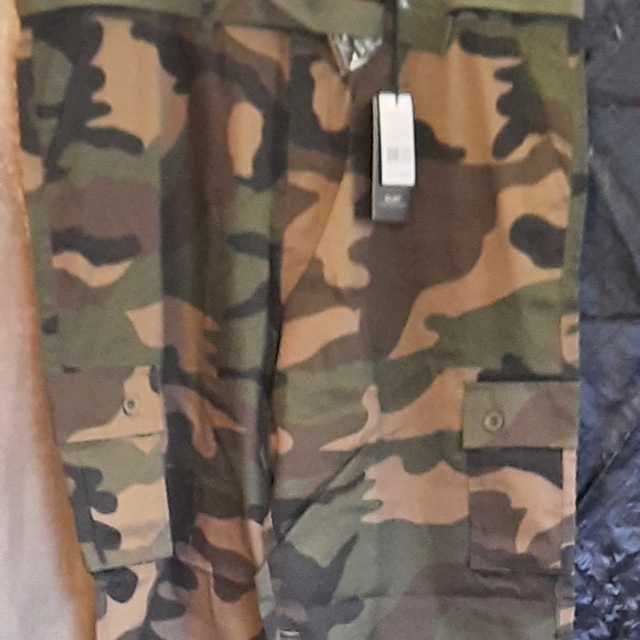 Shorts - Picture 3 of 3